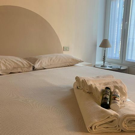 Studio Apartment Una Finestra Su Como Exterior photo